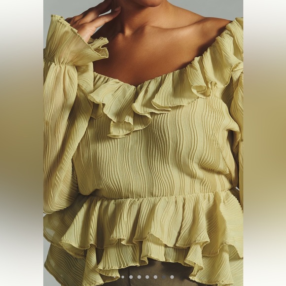 En Elly V-neck Ruffle Blouse - Picture 7 of 15